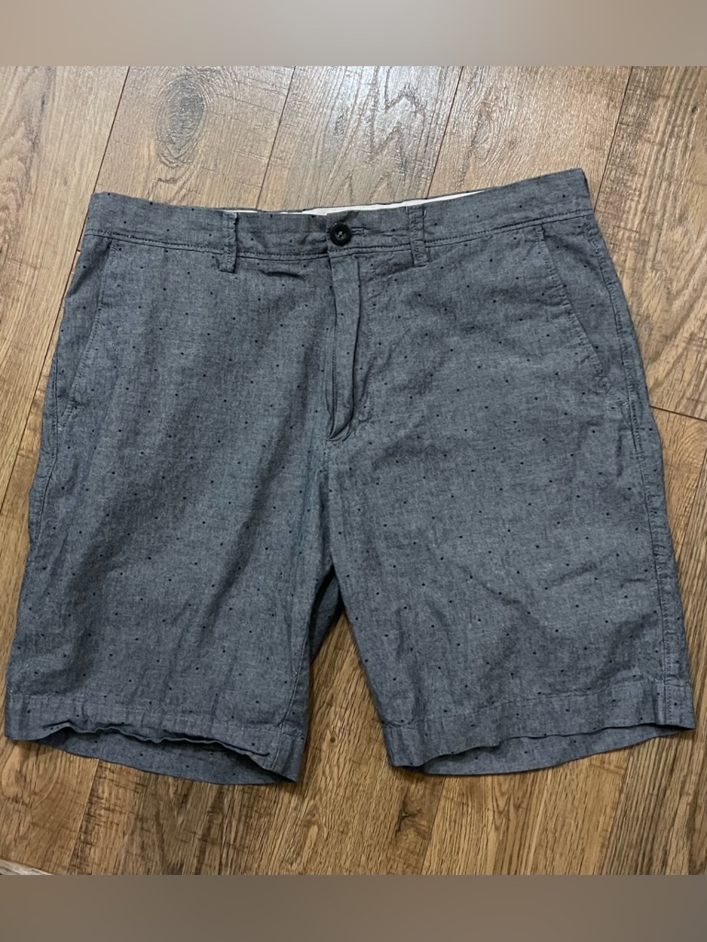 J. Crew Men’s Grey Dotted Flat-Front Shorts 31 9”